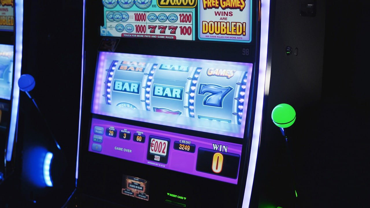 Step cards explaining sports and gaming navigation for Bangladesh adults
